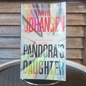 🔥 Pandora's Daughter Iris Johansen Paperback Book Bestseller